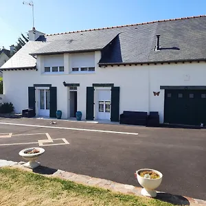 D'hotes Regine , La Gouesnière France